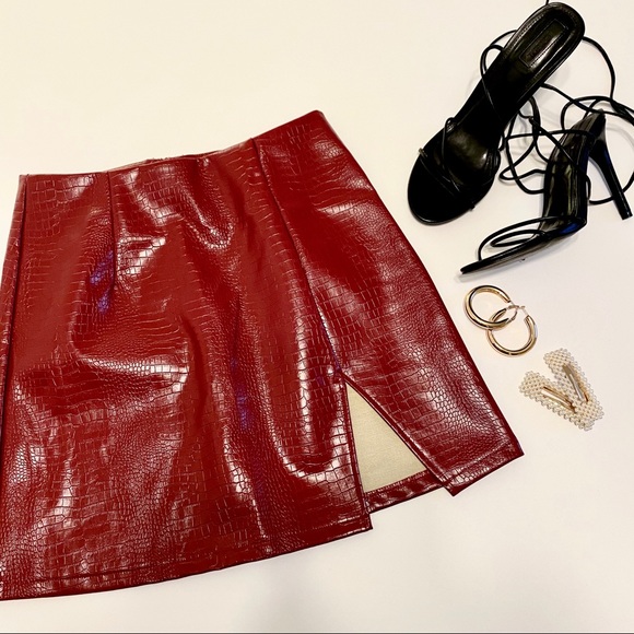★ Gentry Snakeskin Mini Skirt ★ - Picture 4 of 9